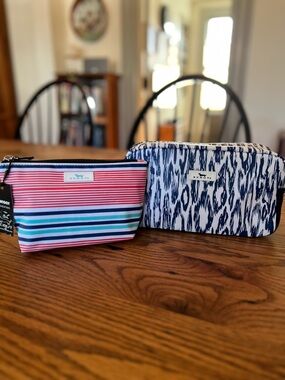 Set of 2 brand new Scout travel pouches- Twiggy and 3Way toiletry bag